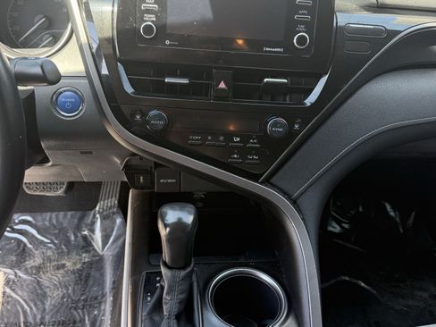Used 2021 Toyota Camry SE FWD image 15