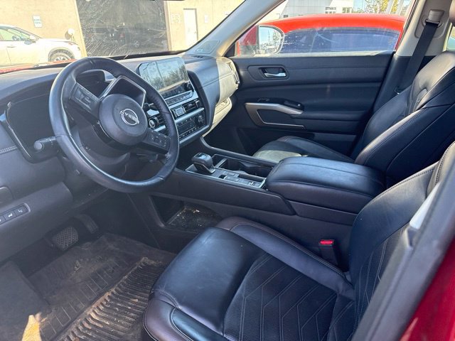 Used 2024 Nissan Pathfinder Platinum FWD image 8