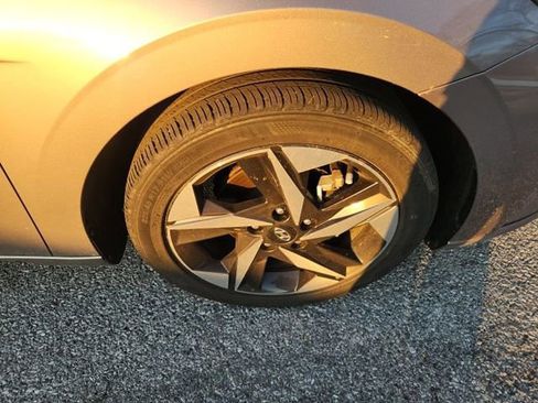 Used 2023 Hyundai Elantra SEL w/ Convenience Package image 12