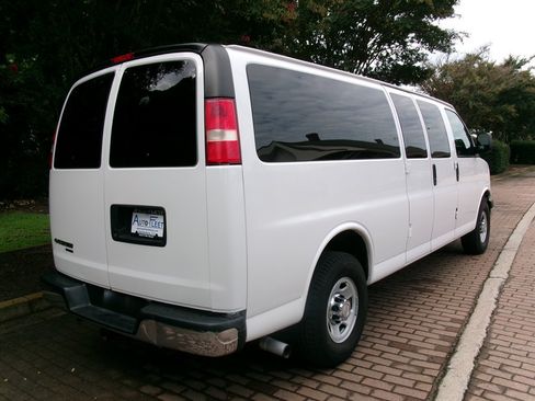Used 2016 Chevrolet Express 3500 LT w/ LT Preferred Equipment Group RWD image 7