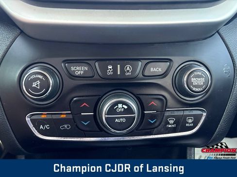 Used 2018 Jeep Cherokee Trailhawk w/ Comfort/Convenience Group AWD/4WD image 27