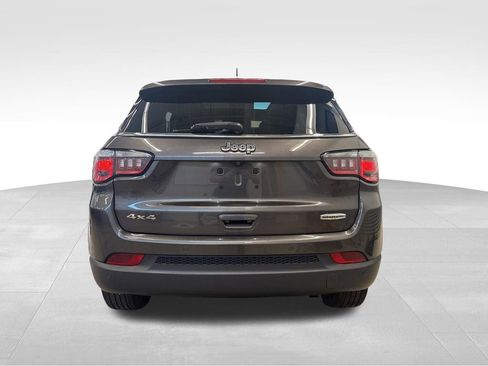 Used 2017 Jeep Compass Latitude w/ Popular Equipment Group AWD/4WD image 7