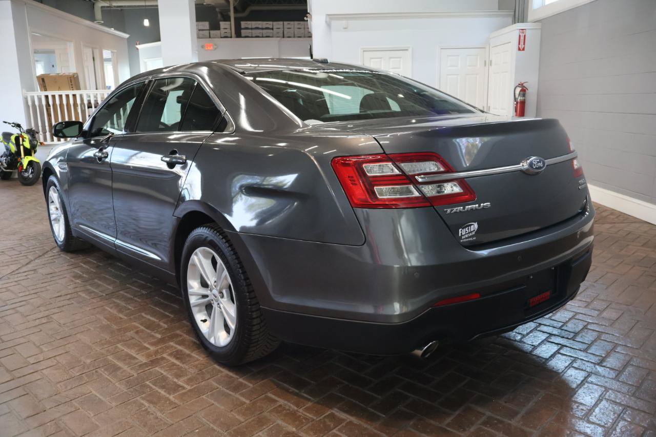 Used 2018 Ford Taurus SEL w/ Equipment Group 201A FWD image 5