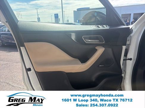 Used 2018 Jaguar F-PACE Premium AWD/4WD image 9