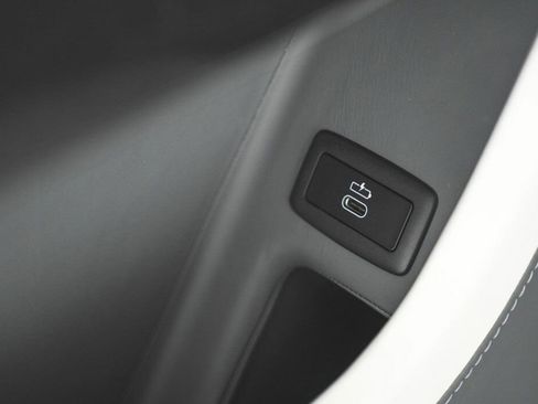 New 2025 Rolls-Royce Cullinan Black Badge image 38