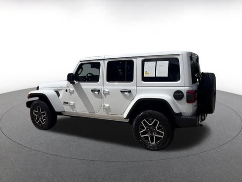 Used 2025 Jeep Wrangler Unlimited Sahara AWD/4WD image 10