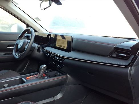 Used 2025 Nissan Kicks SR image 18