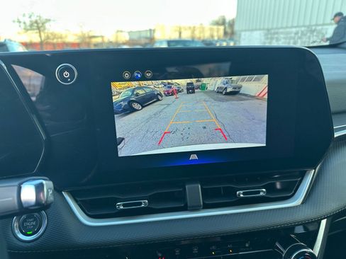 Used 2025 Chevrolet Equinox LT image 17