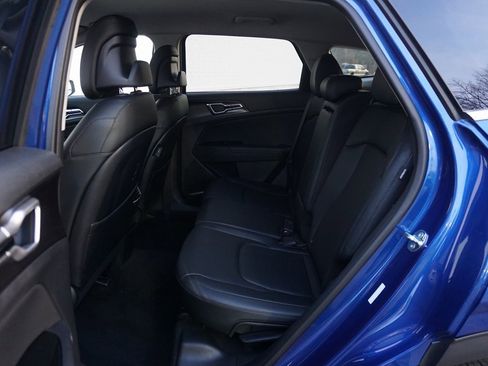 Used 2025 Kia Sportage EX image 11