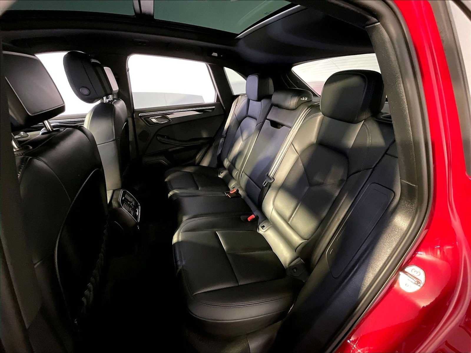 Certified 2023 Porsche Macan AWD/4WD image 24