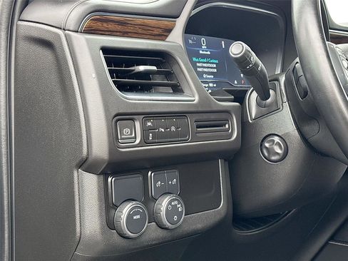 Used 2023 Chevrolet Suburban Premier image 10