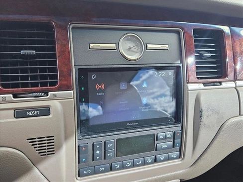 Used 2003 Lincoln Town Car Signature image 12