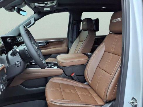 New 2026 Chevrolet Suburban High Country AWD/4WD image 15