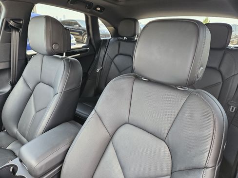 Certified 2026 Porsche Macan AWD/4WD image 6
