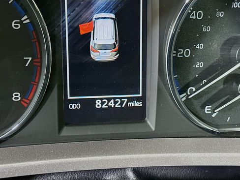 Used 2018 Toyota RAV4 Limited FWD image 19