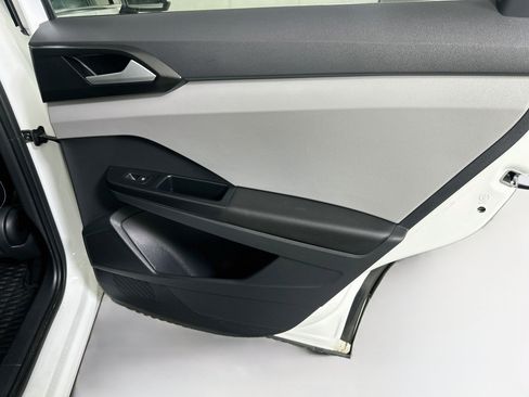 Used 2023 Volkswagen Taos SE w/ Panoramic Sunroof Package FWD image 29