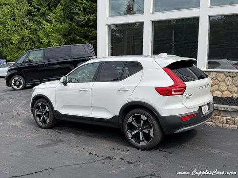 Used 2022 Volvo XC40 T5 Momentum w/ Premium Package AWD/4WD image 2