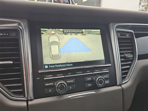 Used 2016 Porsche Macan S image 22