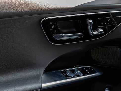 Used 2025 Mercedes-Benz C 300 4MATIC Sedan image 13