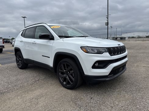 Used 2026 Jeep Compass Latitude AWD/4WD image 6
