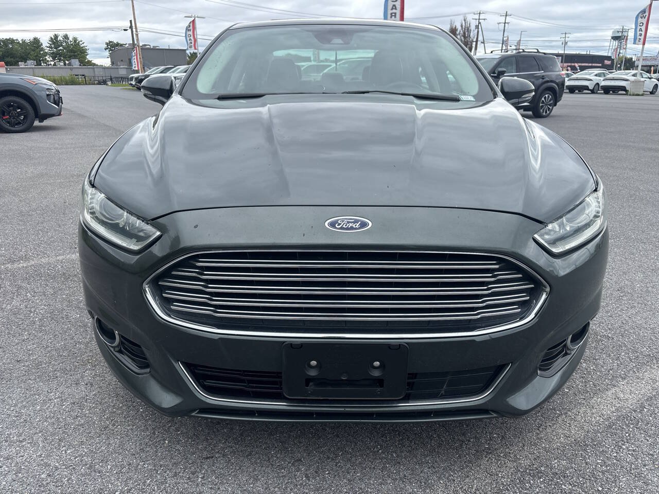 Used 2016 Ford Fusion Titanium FWD image 2
