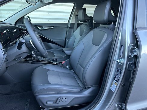 New 2025 Kia Niro EX image 11