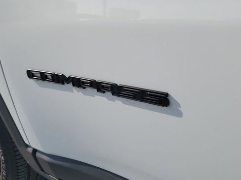 New 2026 Jeep Compass Latitude image 8