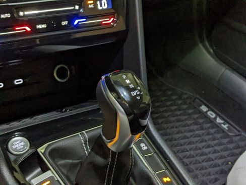 New 2025 Volkswagen Taos SE image 19