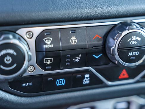 Used 2024 Jeep Wrangler Unlimited Sahara AWD/4WD image 16