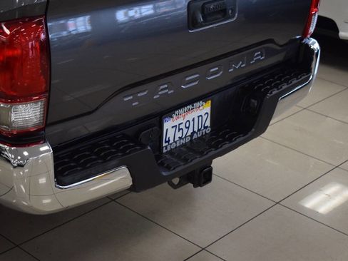 Used 2017 Toyota Tacoma TRD Off-Road image 26
