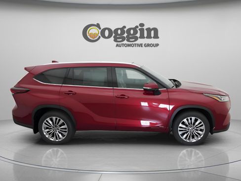 New 2026 Toyota Highlander Platinum AWD/4WD image 21