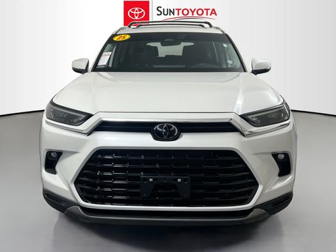 Used 2025 Toyota Grand Highlander AWD Hybrid image 10