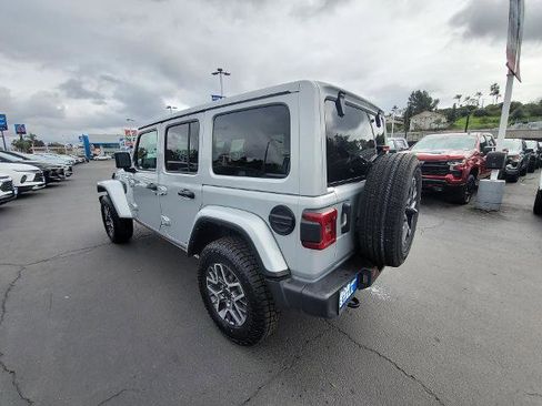 Used 2024 Jeep Wrangler Unlimited Sahara image 6
