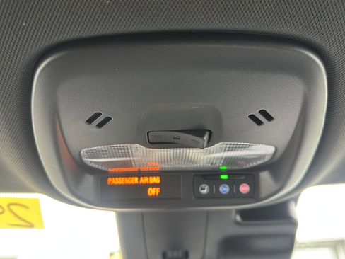 Used 2025 Chevrolet Trax RS w/ Driver Confidence Package image 38