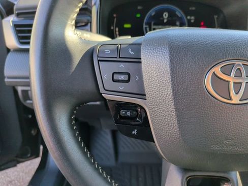 Used 2025 Toyota Camry SE FWD image 14