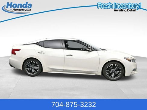 Used 2017 Nissan Maxima Platinum w/ Medallion Package FWD image 9