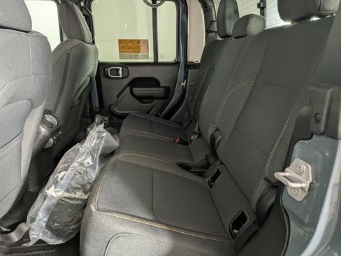 Certified 2025 Jeep Gladiator Willys image 29