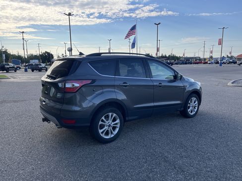 Used 2018 Ford Escape SEL AWD/4WD image 4