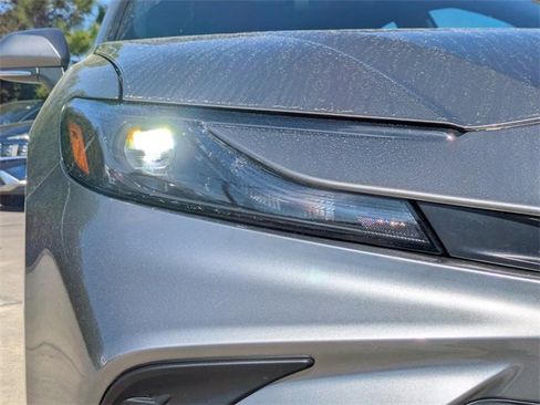 Used 2025 Toyota Camry SE image 10