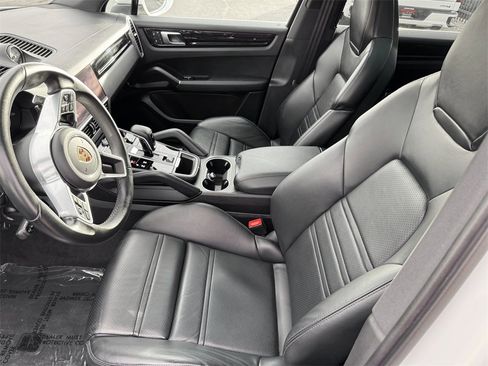 Used 2023 Porsche Cayenne Platinum Edition image 15