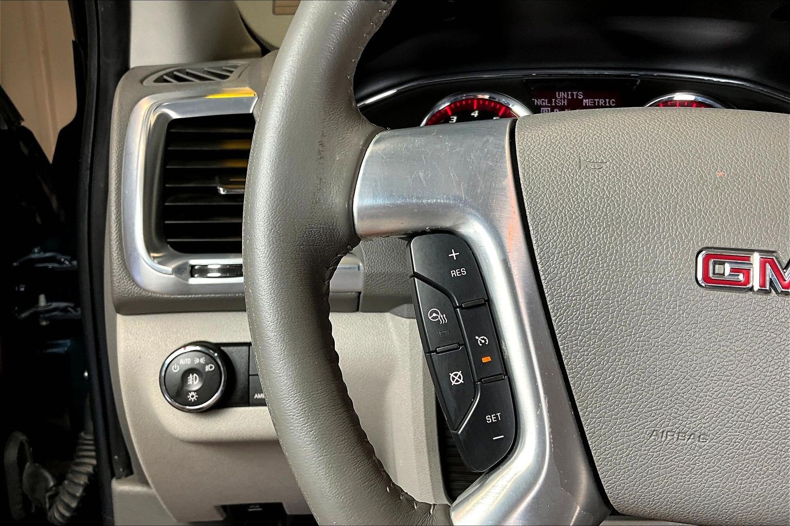 Used 2017 GMC Acadia Limited SLT AWD/4WD image 12