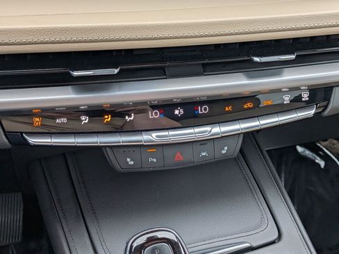 Used 2024 Cadillac XT4 Luxury w/ Cold Weather Package AWD/4WD image 21