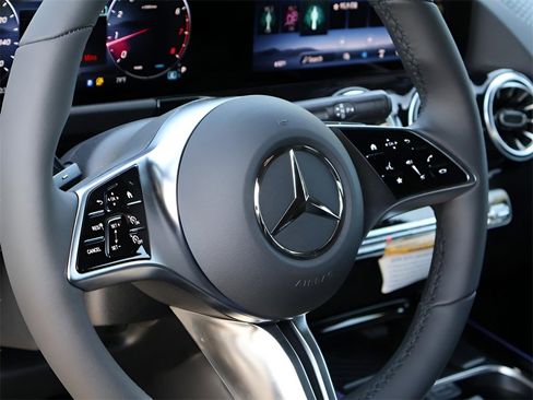 New 2025 Mercedes-Benz GLA 250 4MATIC image 20