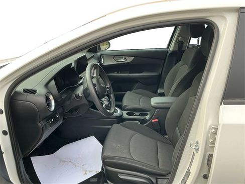 Used 2023 Kia Forte LXS w/ LXS Technology Package image 9