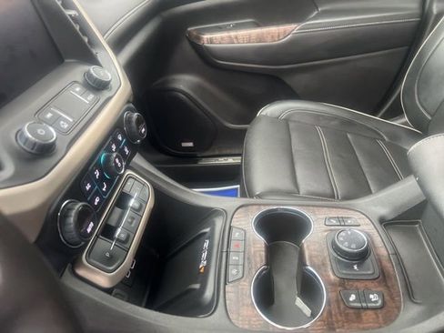 Used 2022 GMC Acadia Denali w/ Denali Technology Package image 19