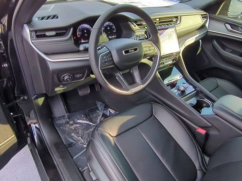 New 2025 Jeep Grand Cherokee L Limited w/ Luxury Tech Group II AWD/4WD image 12