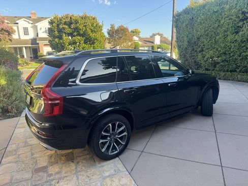 Used 2017 Volvo XC90 T6 Momentum w/ Vision Package AWD/4WD image 6