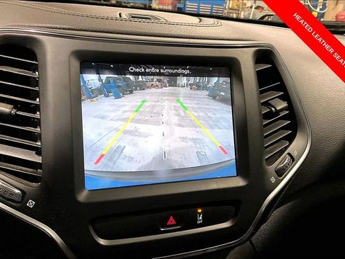 Used 2022 Jeep Cherokee Latitude AWD/4WD image 20