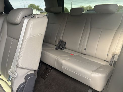 Used 2018 Ford Expedition XLT w/ Equipment Group 202A AWD/4WD image 16