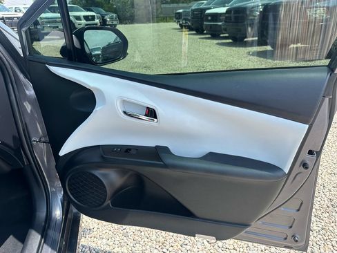 Used 2022 Toyota Prius XLE FWD image 14